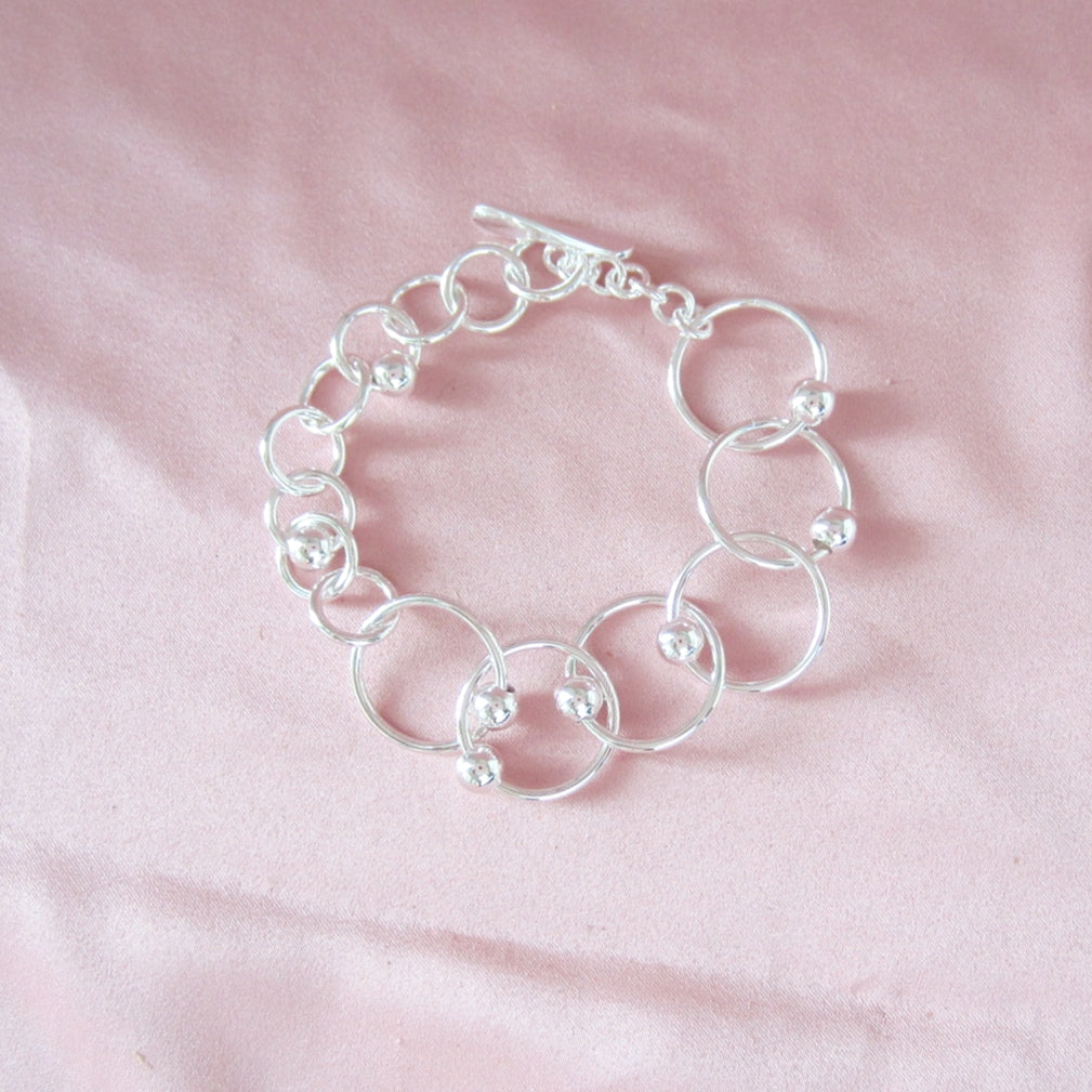 Pulsera plateado argollas sencillas bolitas