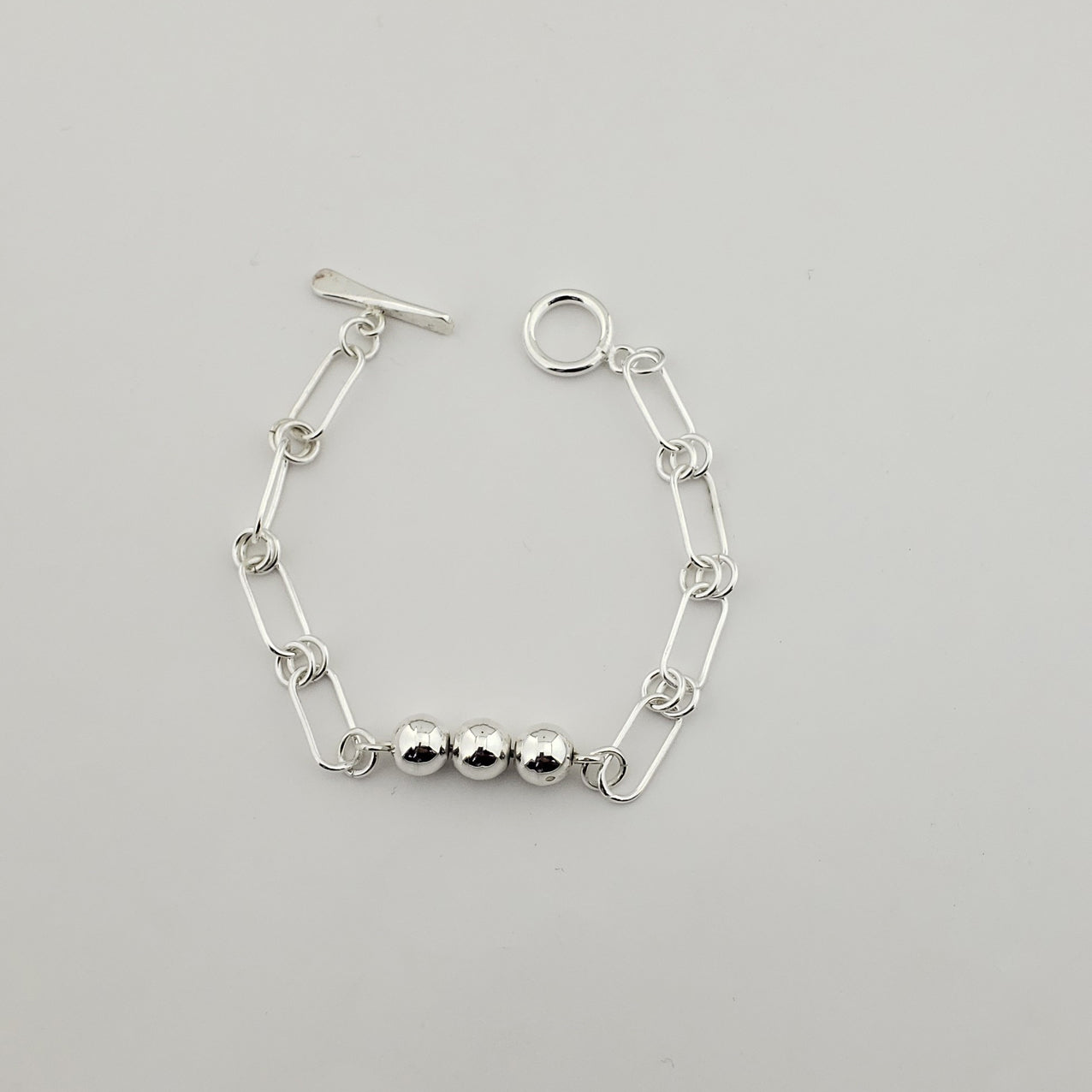 Pulsera plateada bolitas