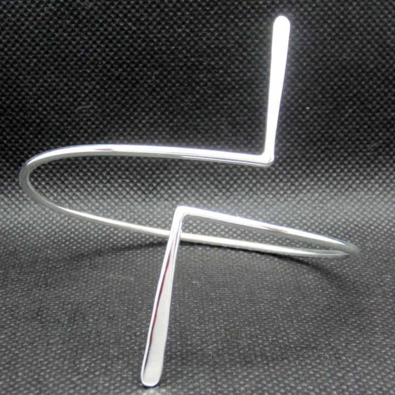 Brazalete plateado egipcio