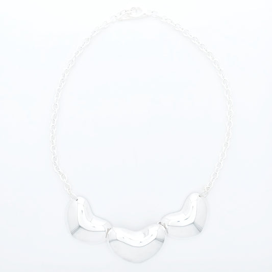 Collar plateado triple corazón