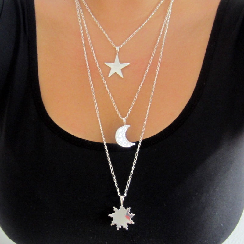 Collar plateado universo