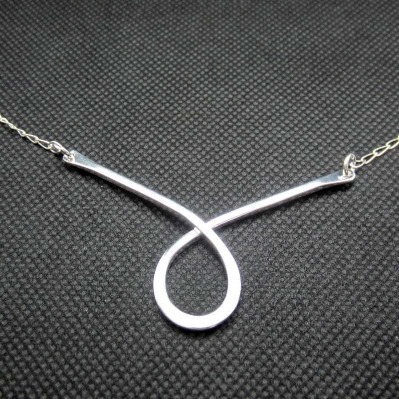 Collar plateado trapecista