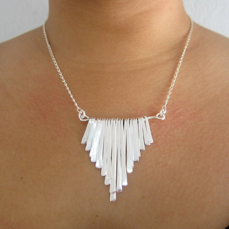 Collar plateado pechera azteca