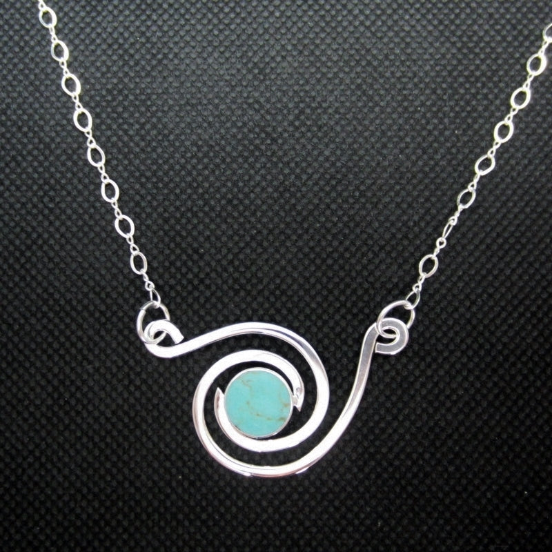 Collar plateado espiral