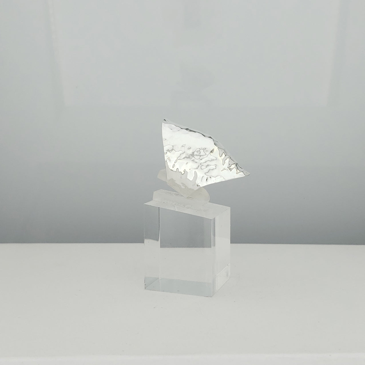 Anillo plateado dedo