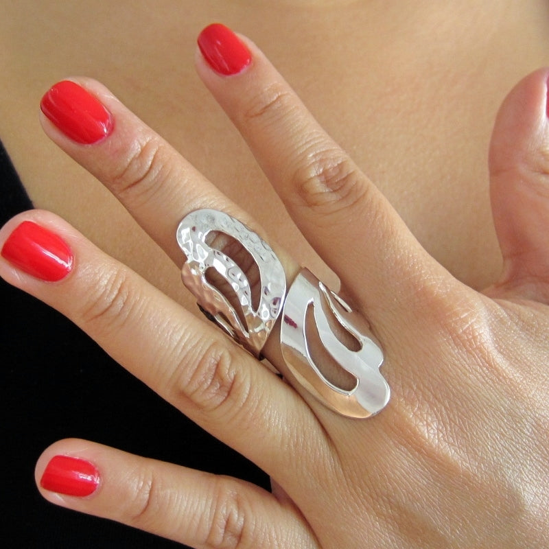 Anillo plateado pétalo