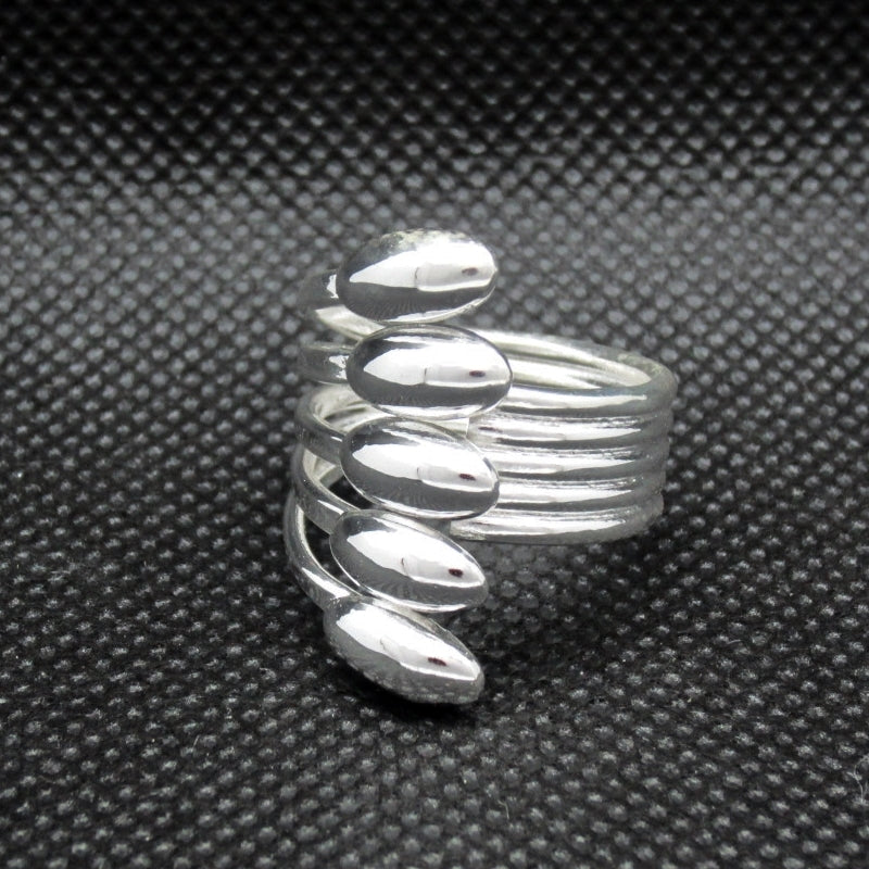 Anillo plateado uñitas