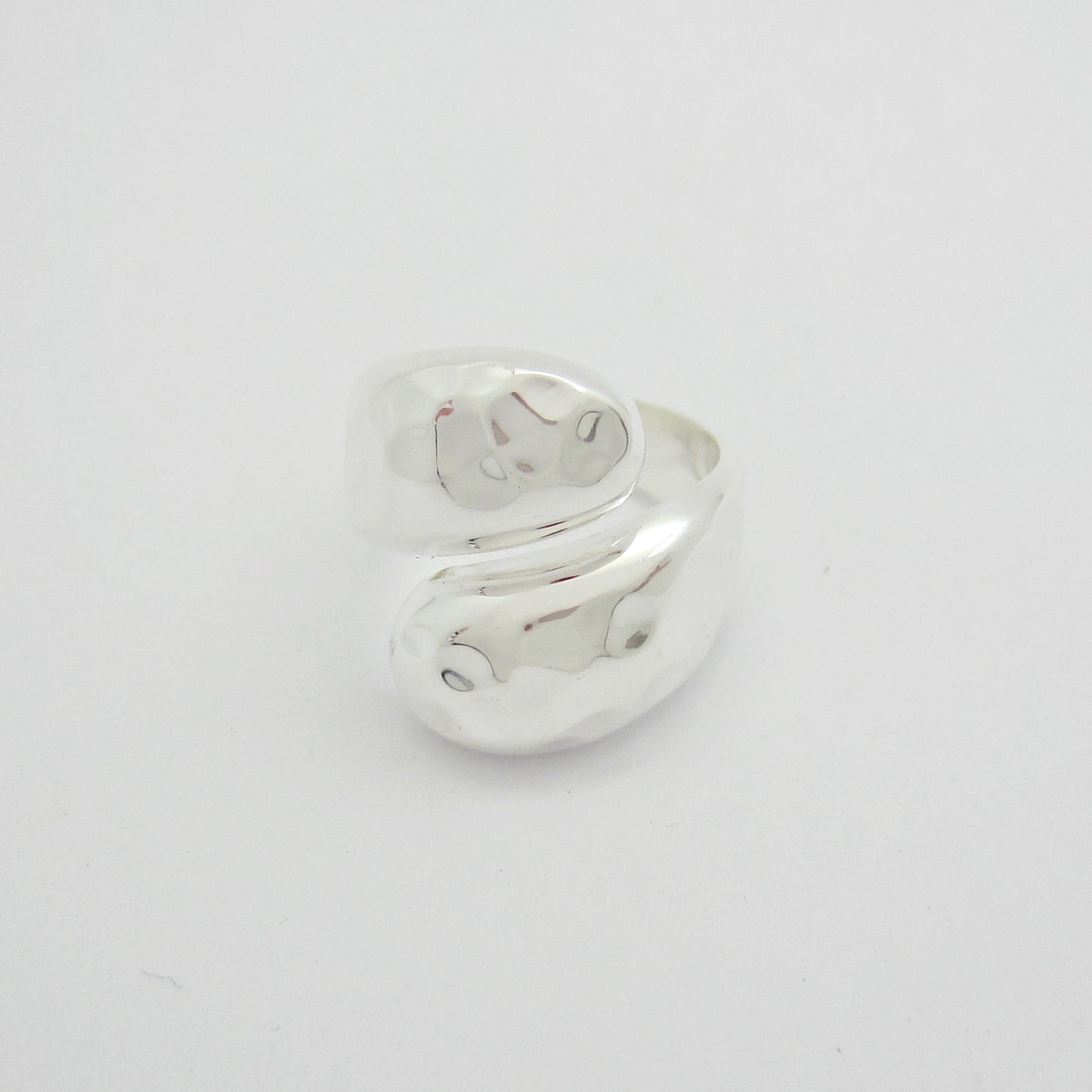 Anillo Plateado Vaciado Gotas