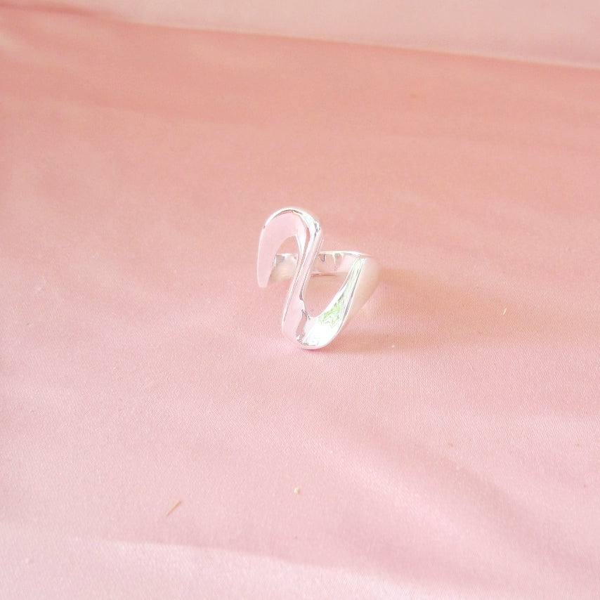 Anillo plateado vaciado listón