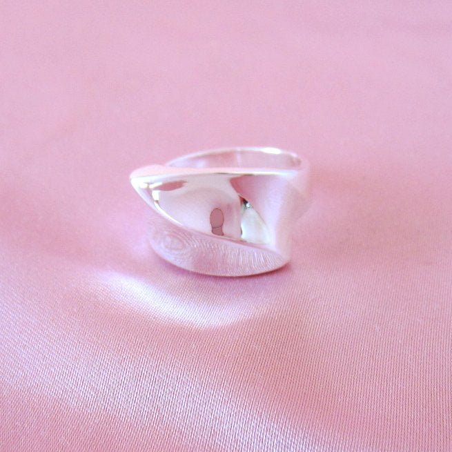 Anillo Plateado Relieve