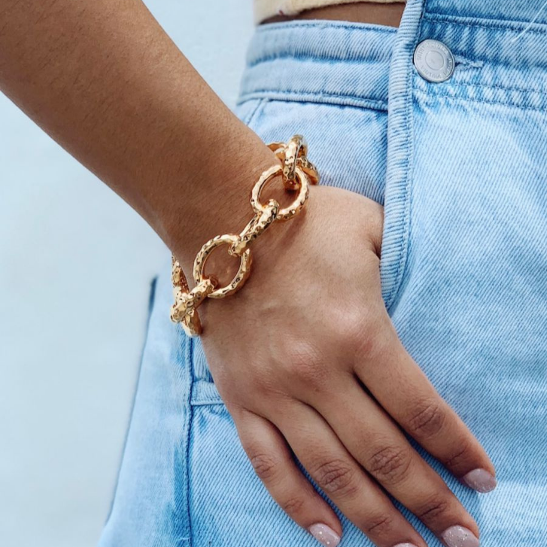 Pulsera dorada de tubo