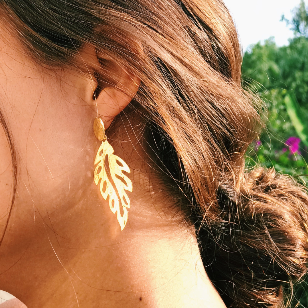 Aretes dorados hoja calada
