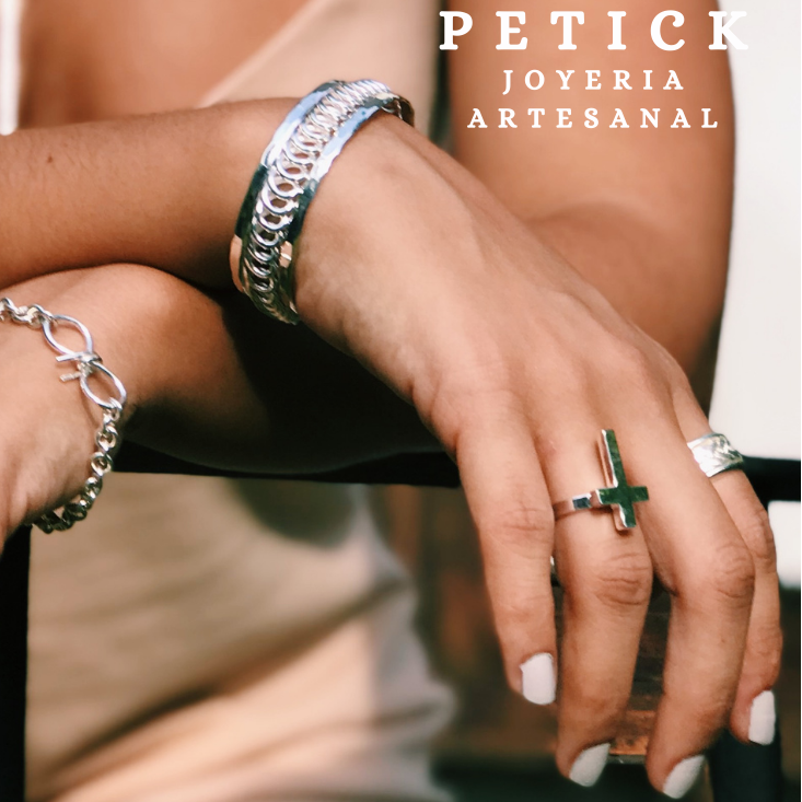 Anillo Plateado Cruz Plana