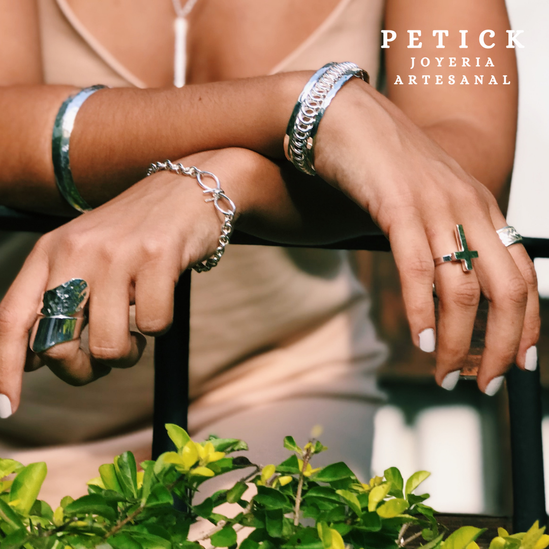 Anillo Plateado Cruz Plana