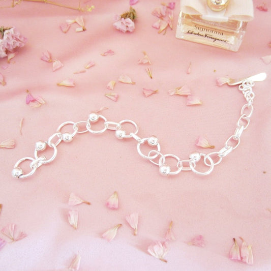 Pulsera Plateada Aritos y Bolitas