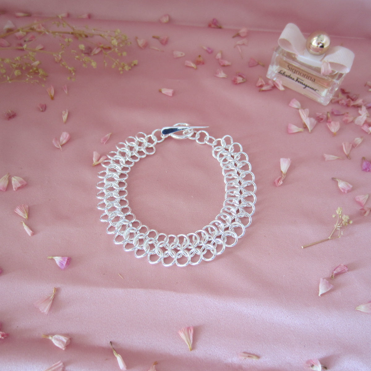 Pulsera plateada gusano plano