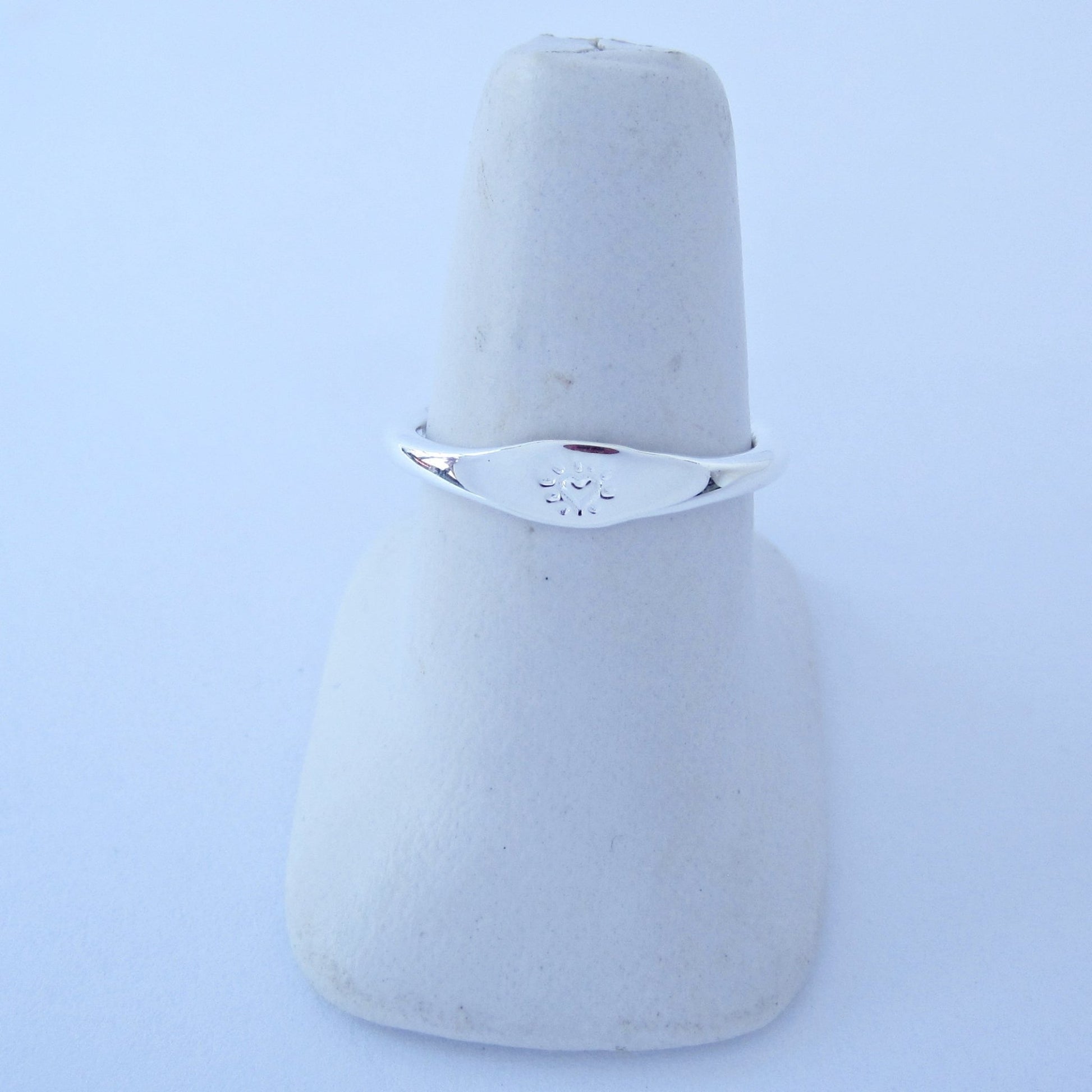 Anillo Plateado Aro Corazón - Petick Joyería Artesanal