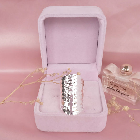Anillo Plateado Dedo Martillado - Petick Joyería Artesanal