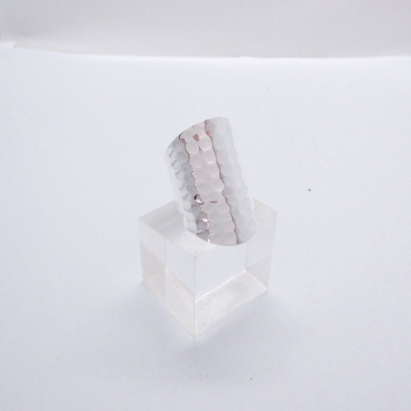 Anillo Plateado Dedo Martillado - Petick Joyería Artesanal