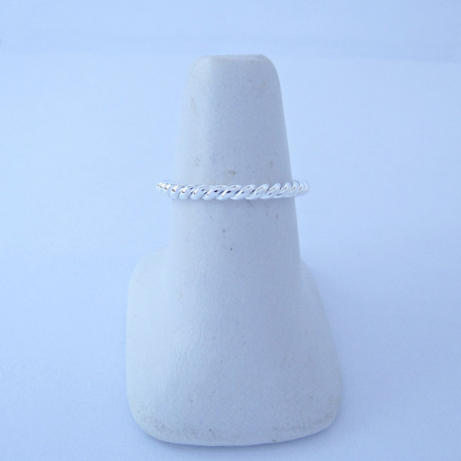 Anillo Plateado Torzal - Petick Joyería Artesanal
