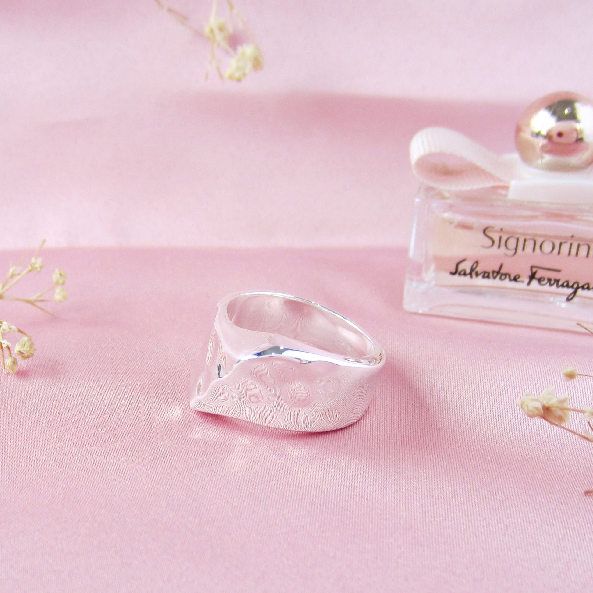 Anillo Plateado Vaciado Pellisco - Petick Joyería Artesanal