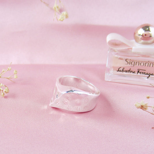 Anillo Plateado Vaciado Pellisco - Petick Joyería Artesanal
