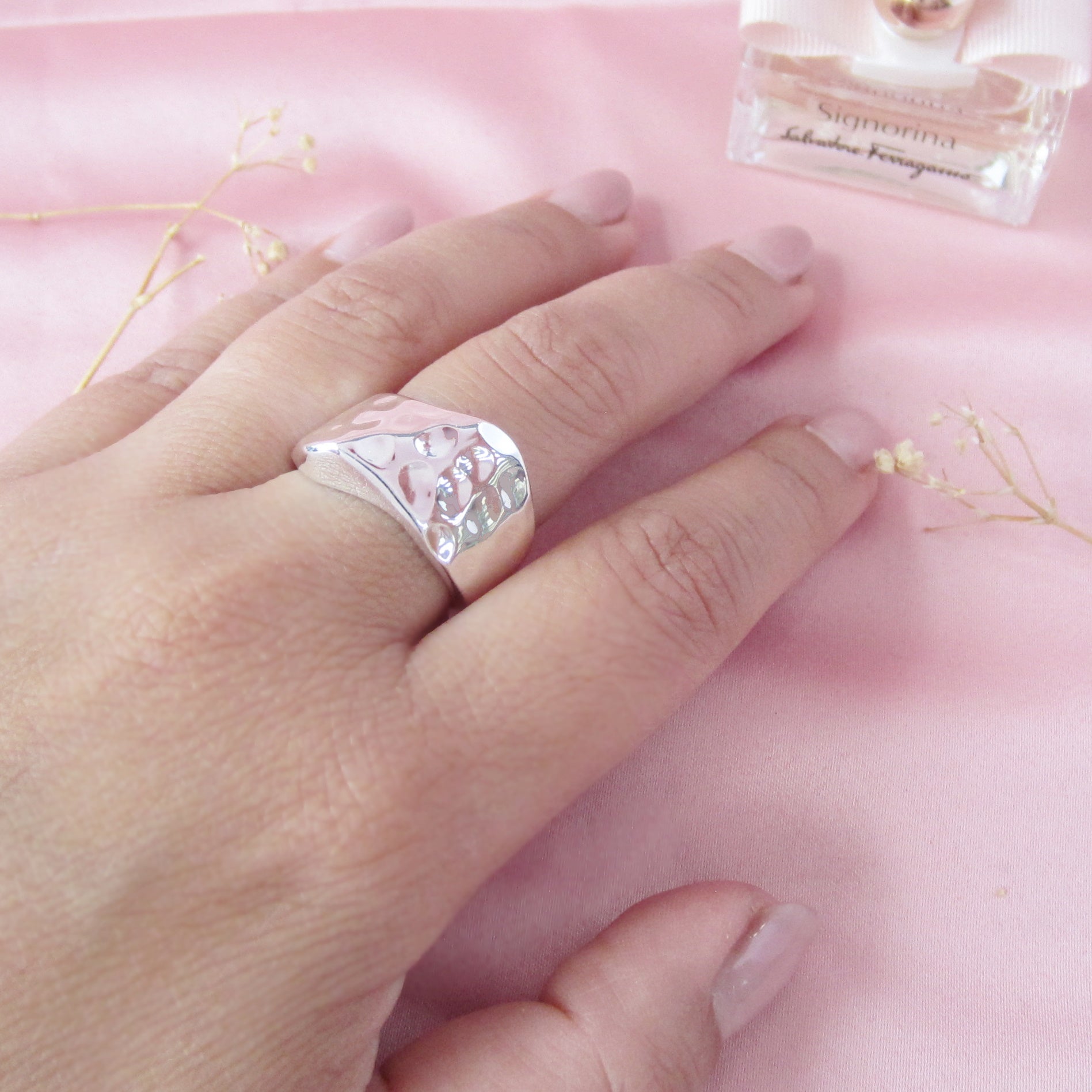 Anillo Plateado Vaciado Pellisco - Petick Joyería Artesanal