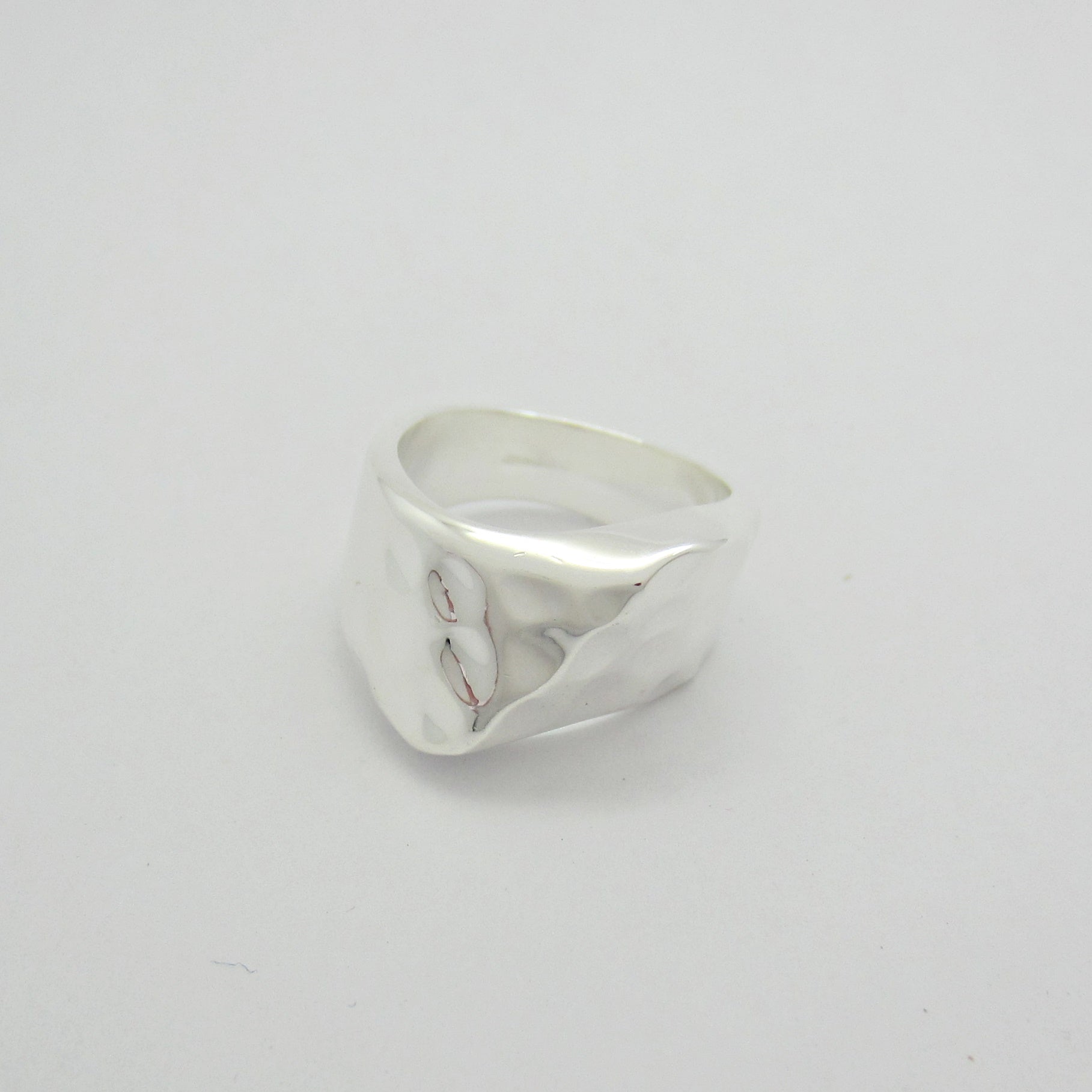 Anillo Plateado Vaciado Pellisco - Petick Joyería Artesanal