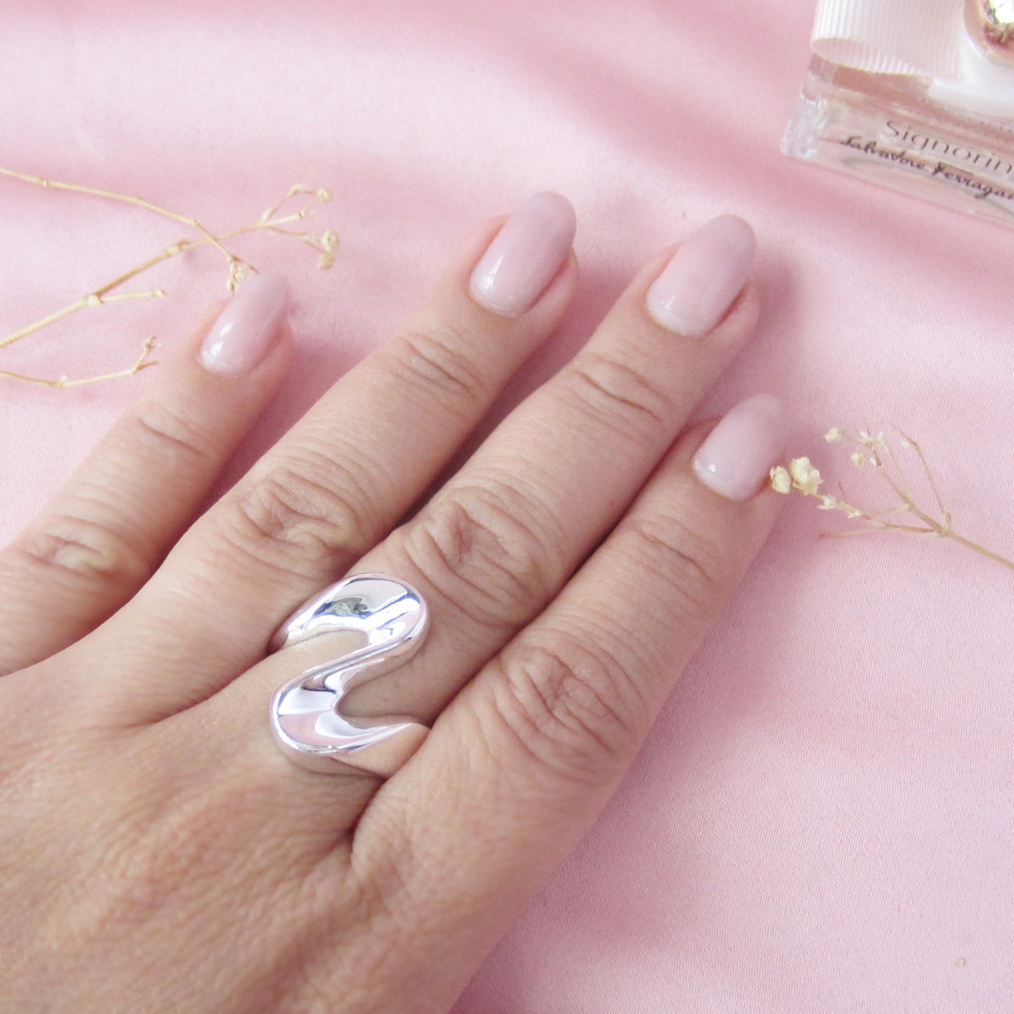 Anillo Plateado Vaciado Ondas