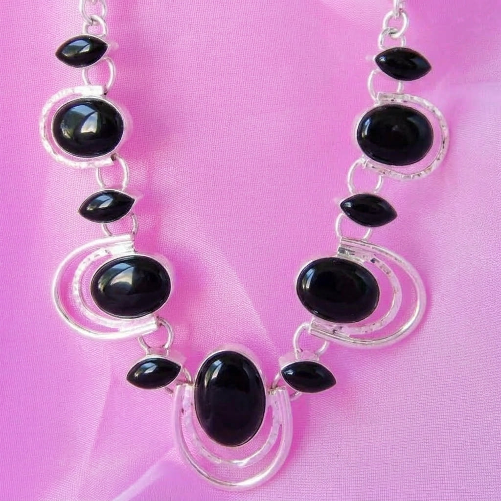 Collar con piedras