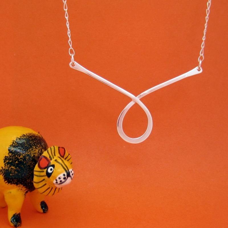 COLLAR PLATEADO TRAPECISTA - Petick Joyería Artesanal