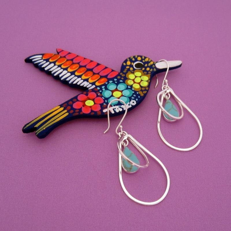 ARETES PLATEADOS GOTA MOVIBLE PIEDRA - Petick Joyería Artesanal