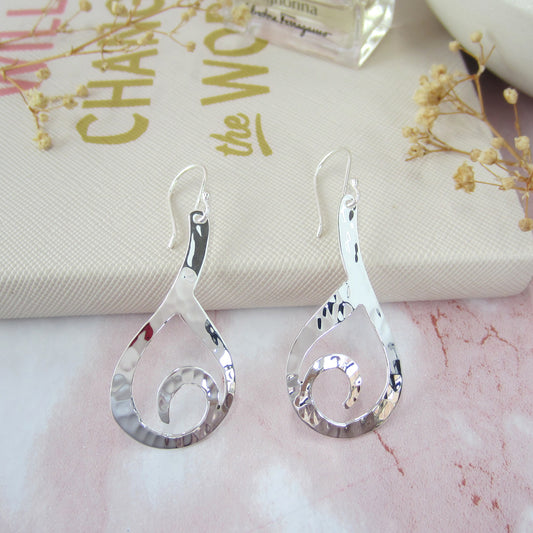 Arete plateado cucharita