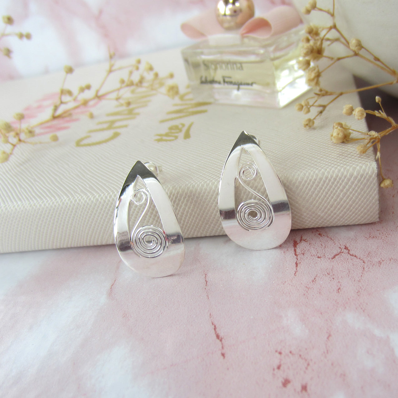 Arete plateado gota chinos