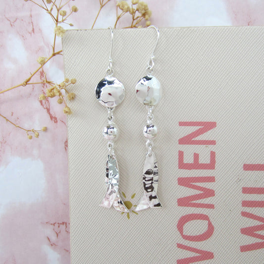 Arete plateado listones