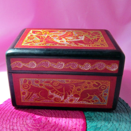 Caja de Olinalá Roja Animales