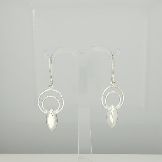 Arete plateado almendra