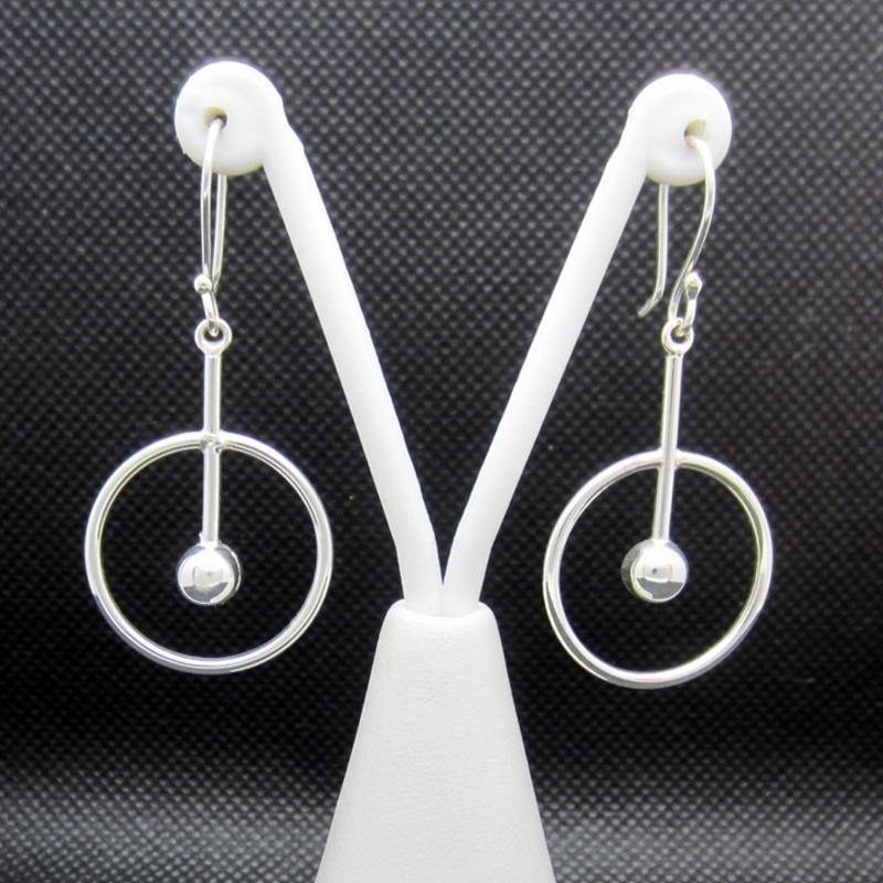 ARETES PLATEADOS SATURNO PEQUEÑO - Petick Joyería Artesanal