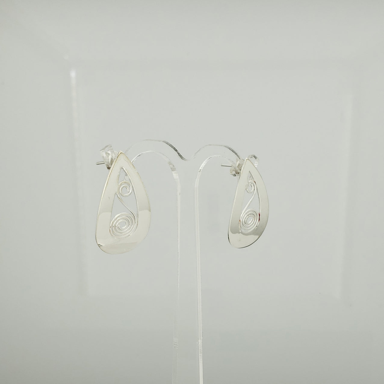 Arete plateado gota chinos