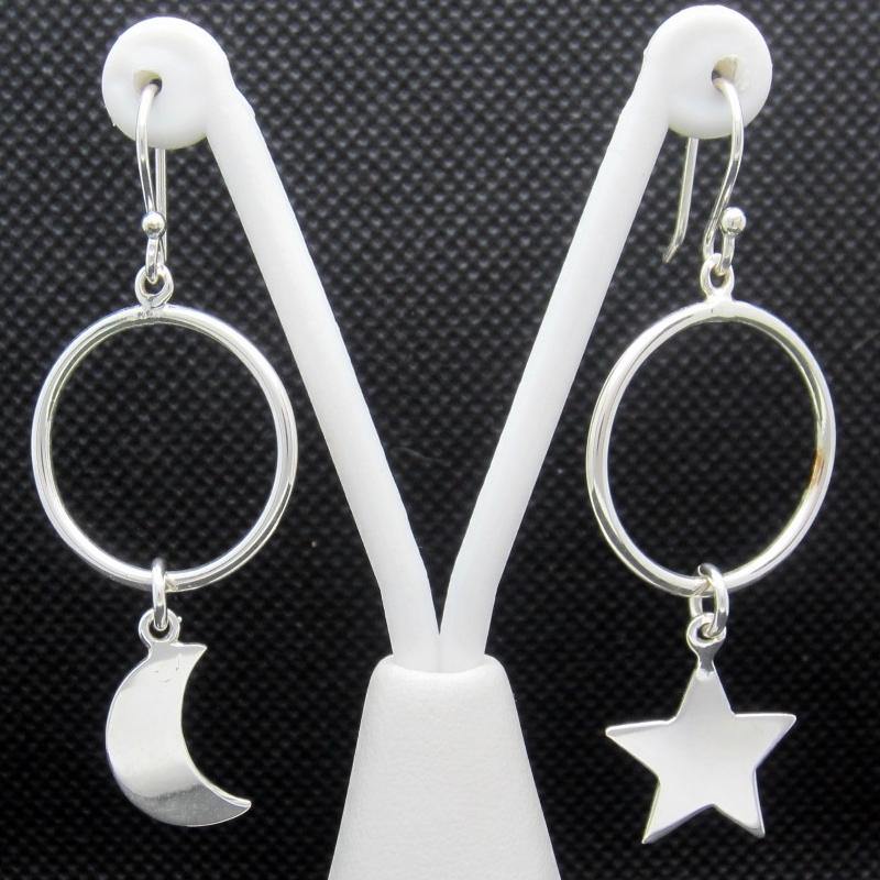 ARETES PLATEADOS ASIMÉTRICOS LUNA Y ESTRELLA - Petick Joyería Artesanal