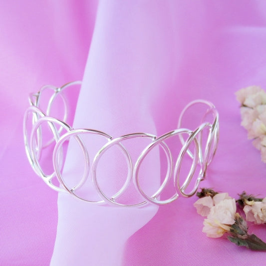 Intertwined hoop bracelet