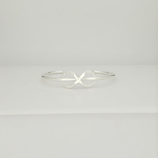 Brazalete plateado infinito alambre