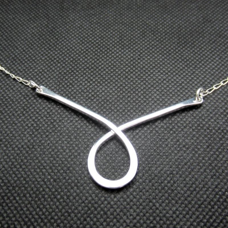 COLLAR PLATEADO TRAPECISTA - Petick Joyería Artesanal
